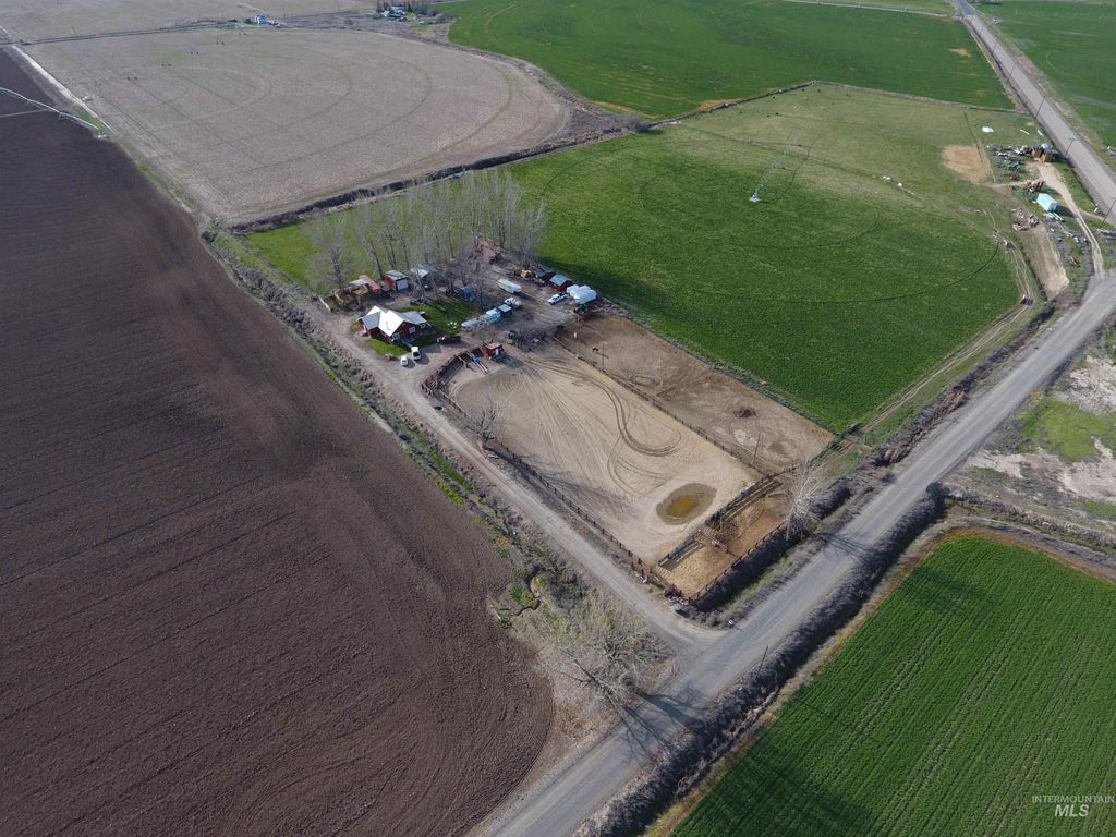 Photo of 5051 S Rd J, Vale, OR 97914 (MLS # 98982365)