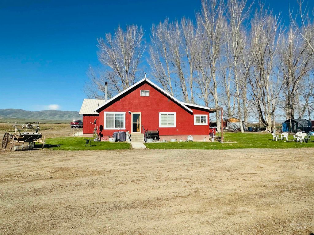 Photo of 5051 S Rd J, Vale, OR 97914 (MLS # 98982365)