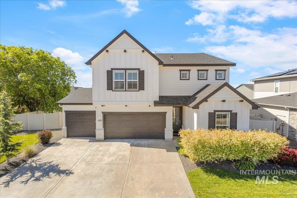 Photo of 11121 W Soaring Hawk St, Star, ID 83669 (MLS # 98990330)