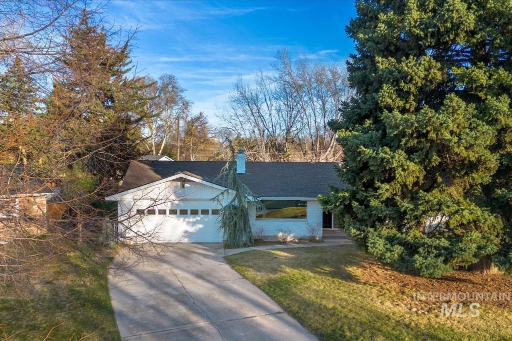 Photo of 6006 W Poplar Dr, Boise, ID 83704 (MLS # 98979002)