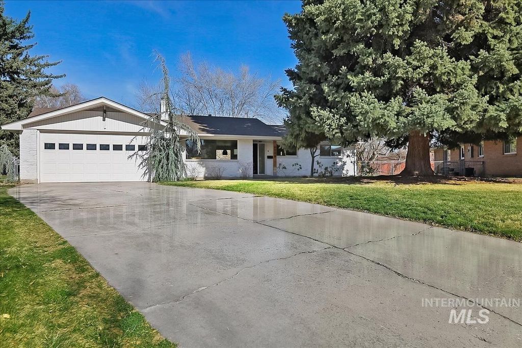 Photo of 6006 W Poplar Dr, Boise, ID 83704 (MLS # 98979002)