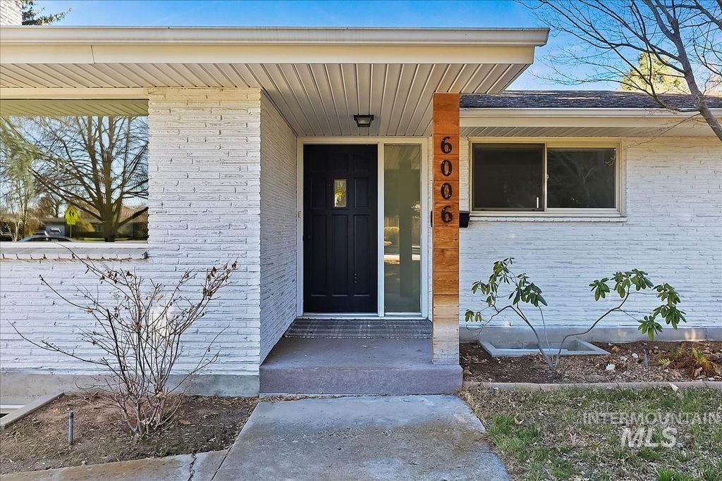 Photo of 6006 W Poplar Dr, Boise, ID 83704 (MLS # 98979002)