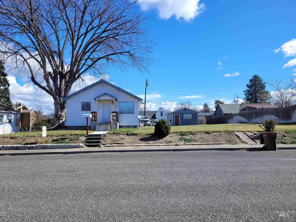 Photo of 517 12th St, Clarkston, WA 99403 (MLS # 98978360)