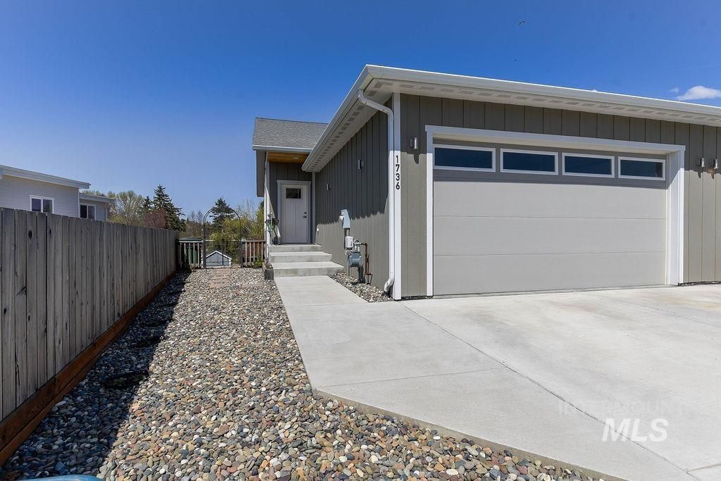 Photo of 1736 E 3rd St, Moscow, ID 83843 (MLS # 98943772)