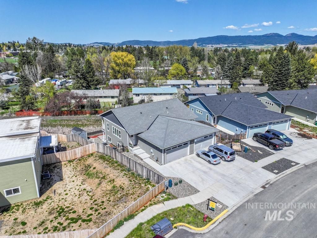 Photo of 1736 E 3rd St, Moscow, ID 83843 (MLS # 98943772)