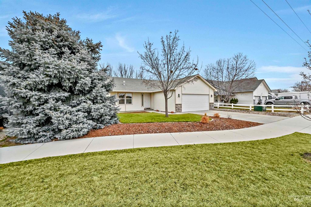 Photo of 366 W Harris St, Meridian, ID 83642 (MLS # 98972781)