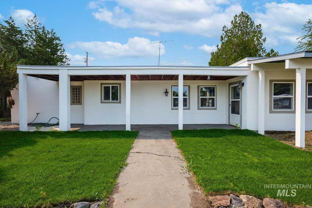 Photo of 701 W Oregon Ave, Homedale, ID 83628 (MLS # 98997141)