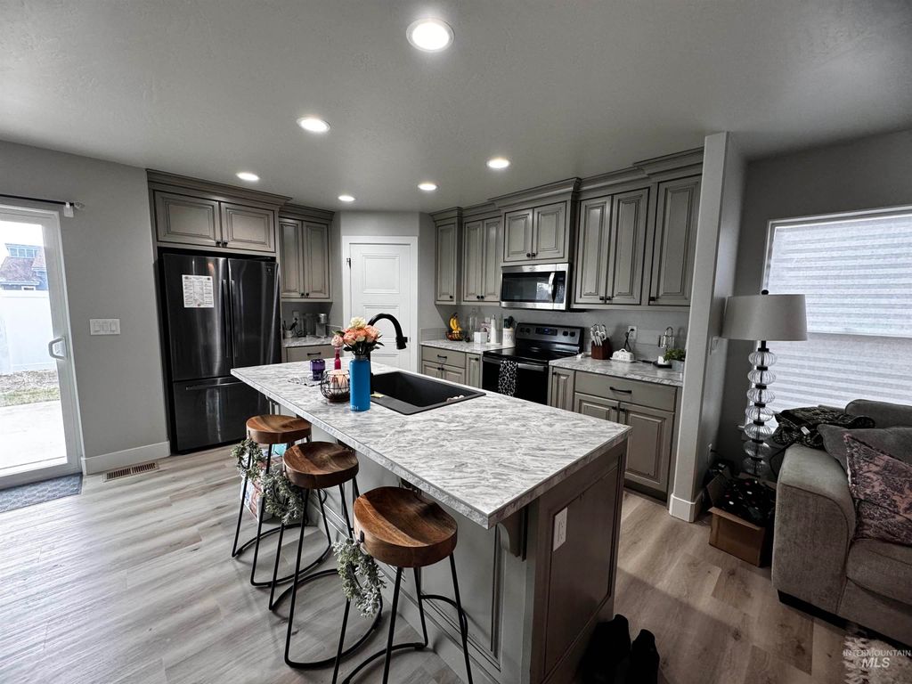 Photo of 821 Jack Ave, Jerome, ID 83338 (MLS # 98988724)