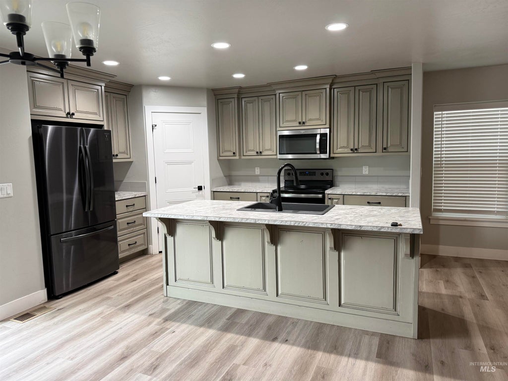 Photo of 821 Jack Ave, Jerome, ID 83338 (MLS # 98988724)
