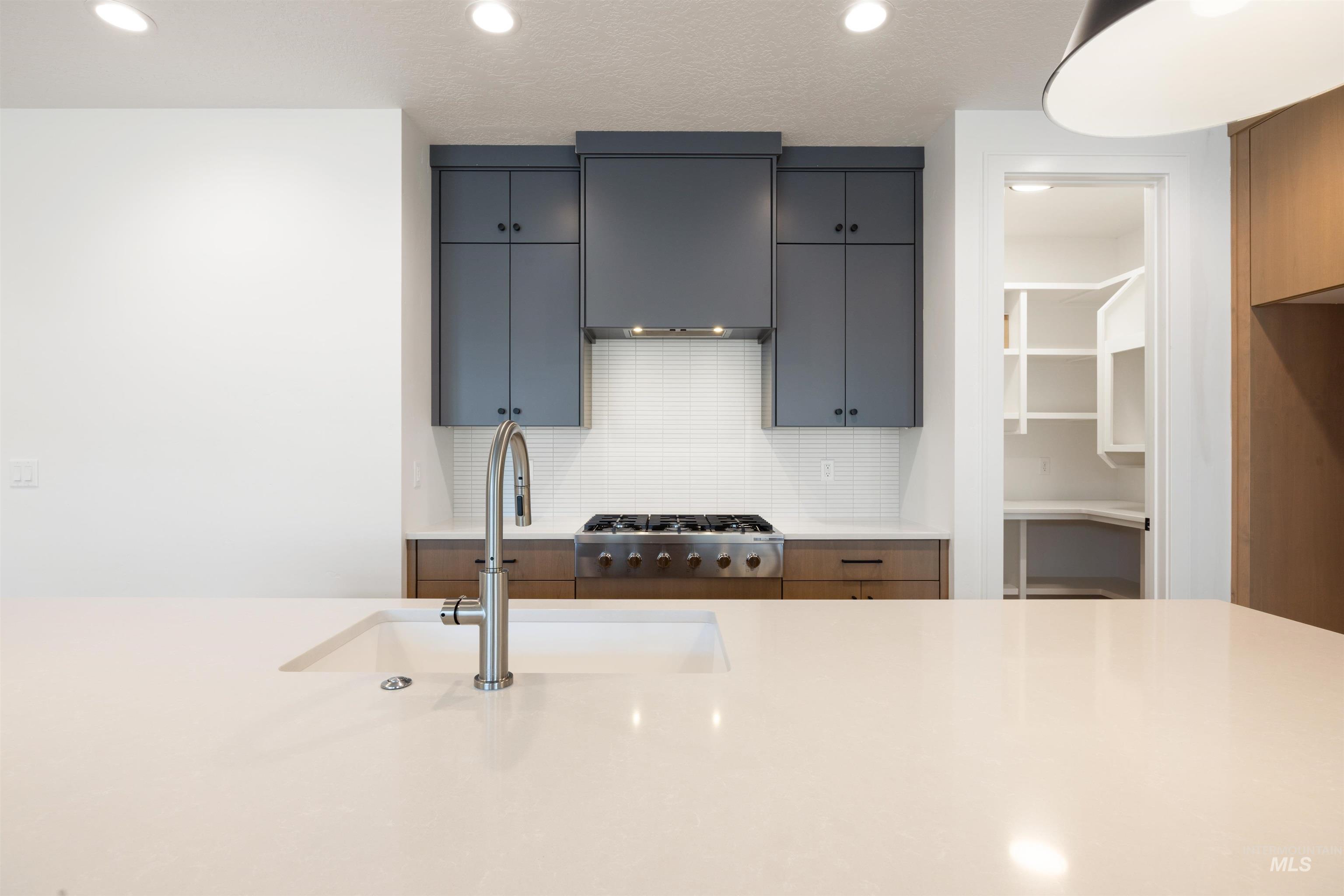 Kitchen with tasteful backsplash, recessed lighting, stainless steel gas stovetop, and modern cabinets