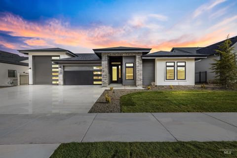 Photo of 270 N Hunter Creek Ave, Eagle, ID 83616 (MLS # 98963614)