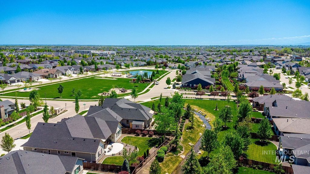 Photo of 4588 W Sugar Tree Dr, Meridian, ID 83646 (MLS # 98986319)