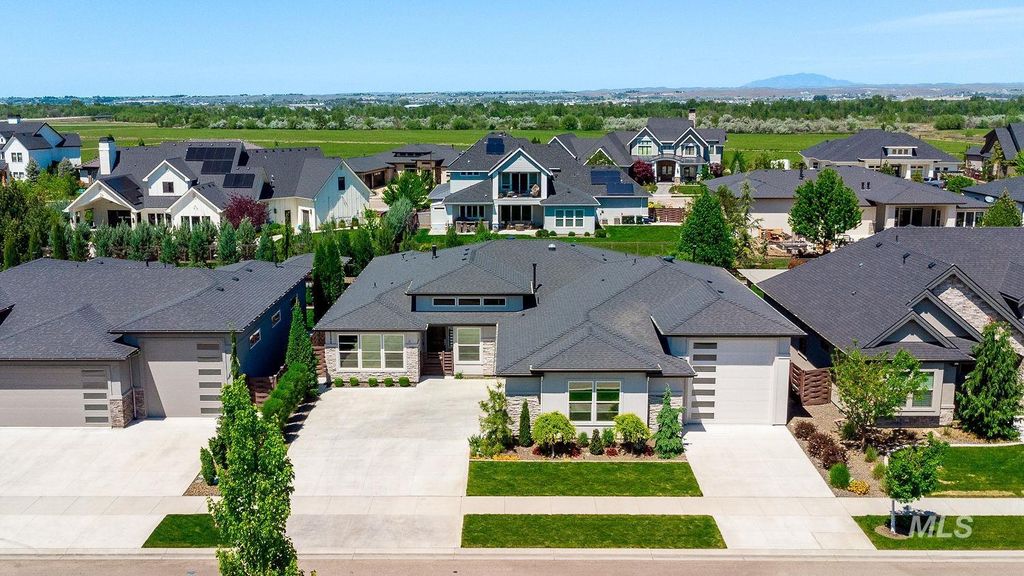 Photo of 4588 W Sugar Tree Dr, Meridian, ID 83646 (MLS # 98986319)