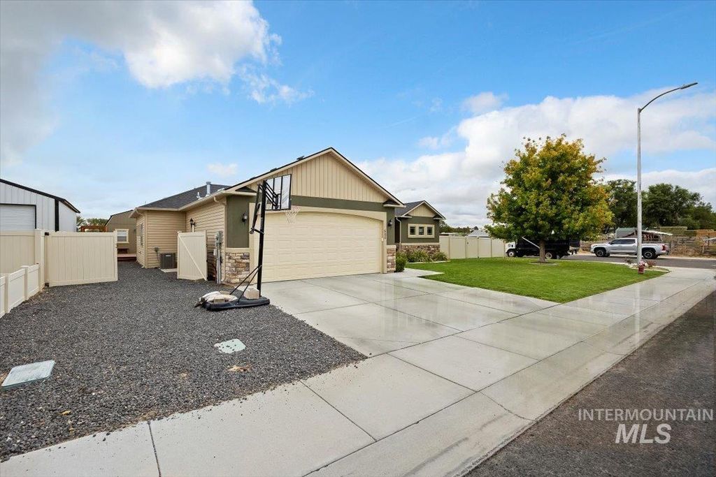 Photo of 600 Orchard Way, Buhl, ID 83316 (MLS # 98964091)