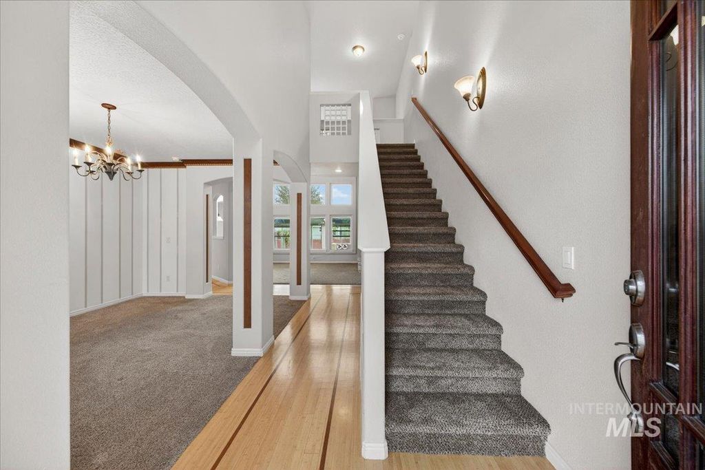 Photo of 462 S Waterton Ave, Eagle, ID 83616 (MLS # 98982904)