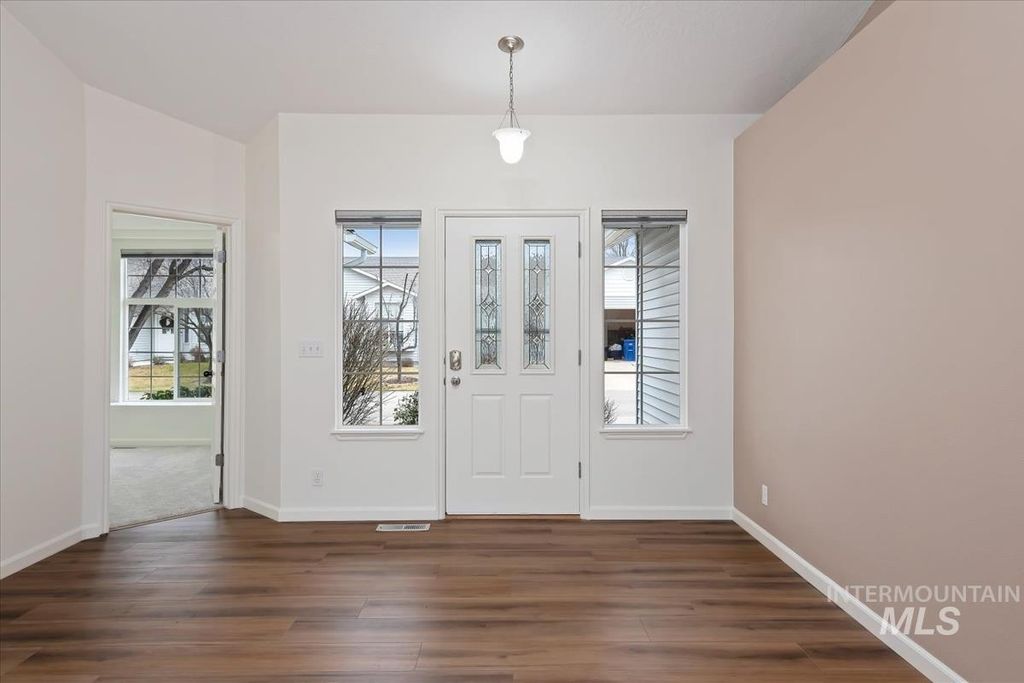 Photo of 8093 W Penny Ln, Garden City, ID 83714 (MLS # 98972595)