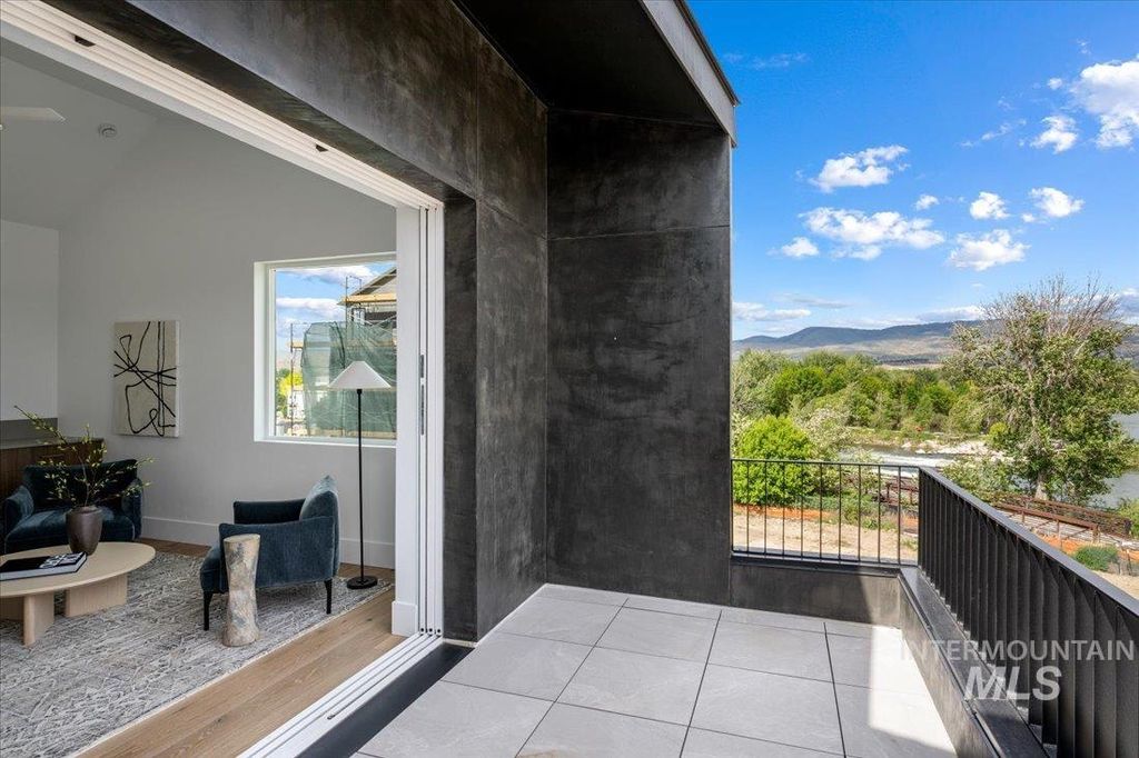 Photo of 333 E Palapa Lane, Garden City, ID 83714 (MLS # 98974206)