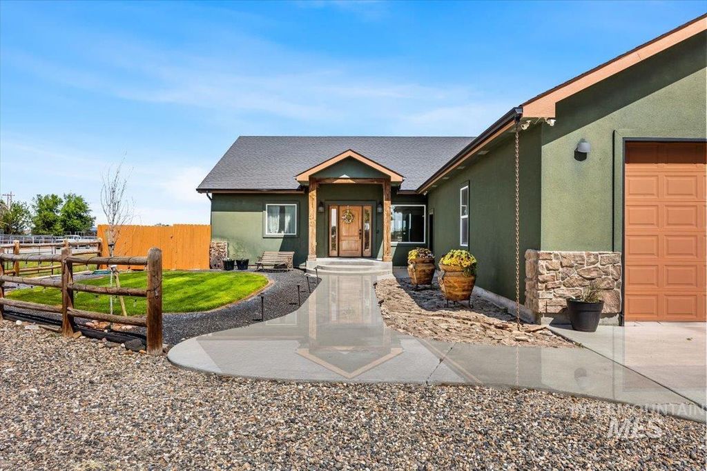 Photo of 1770 N 3rd Street, Nyssa, OR 97913 (MLS # 98970949)