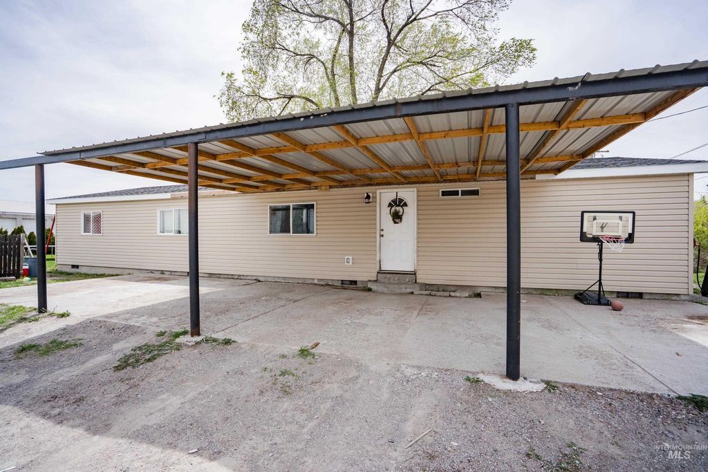 Photo of 542 Normal Ave, Burley, ID 83318 (MLS # 98965908)