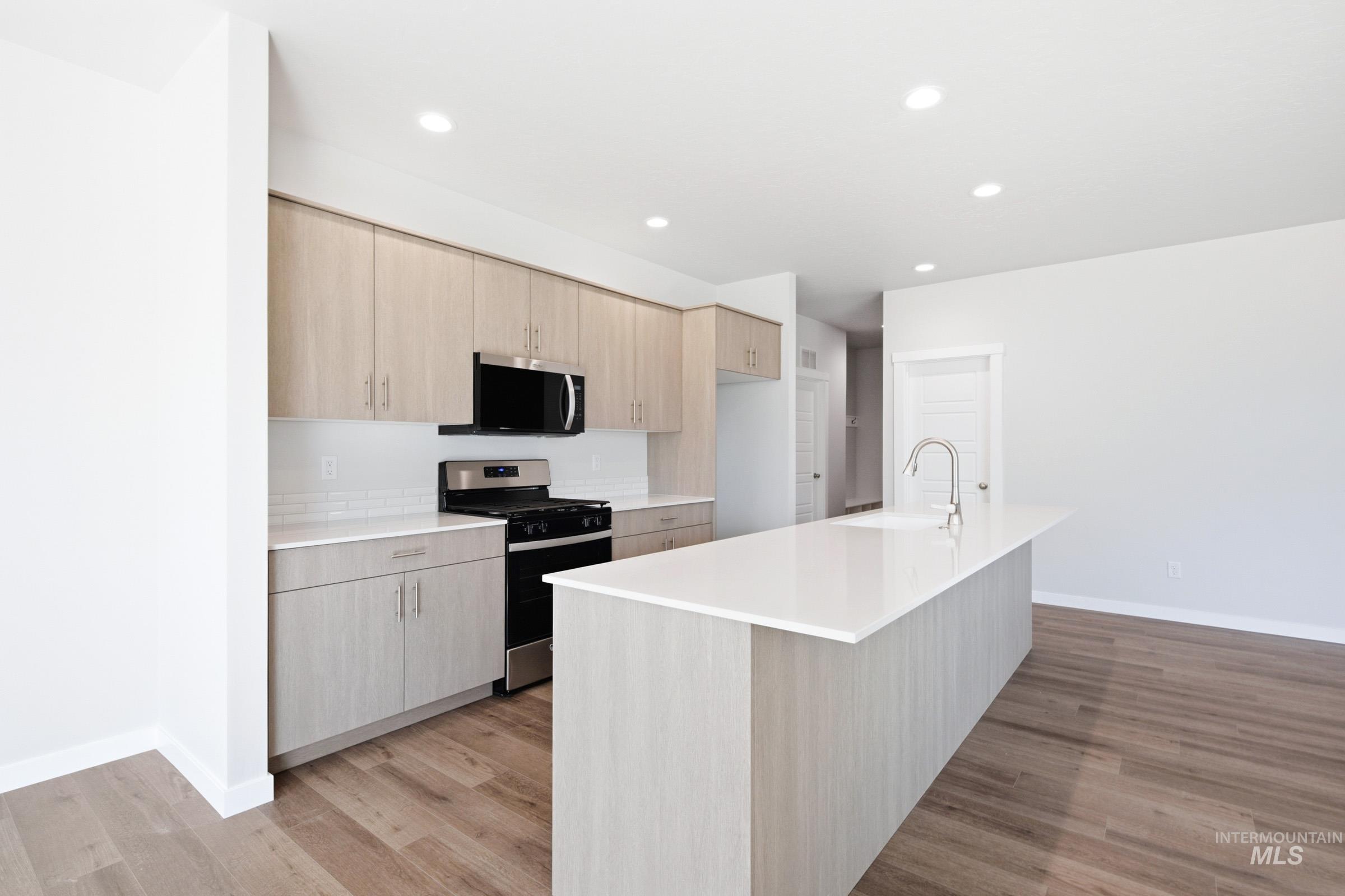 8381 E Cool River Lp