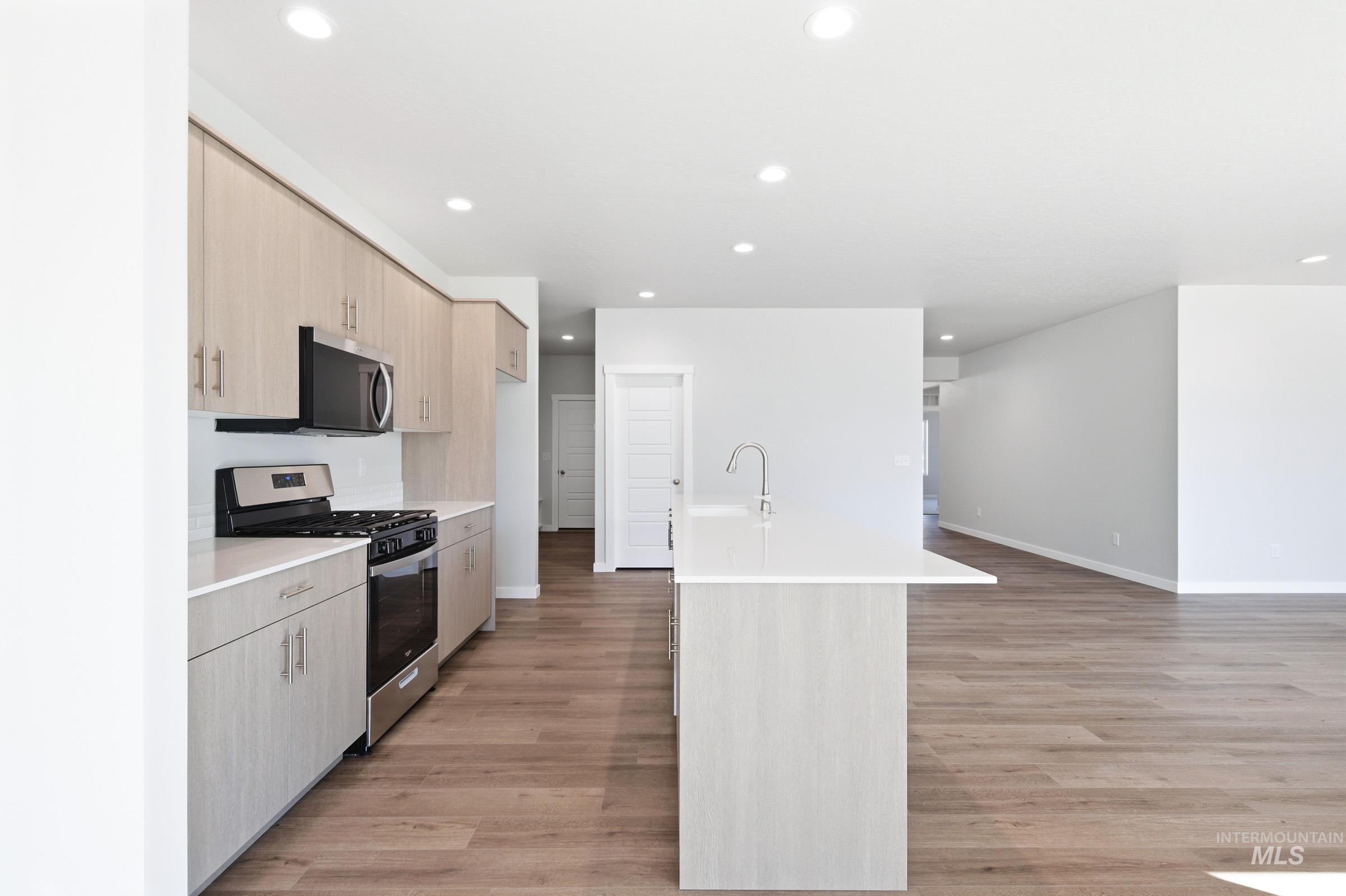 8381 E Cool River Lp