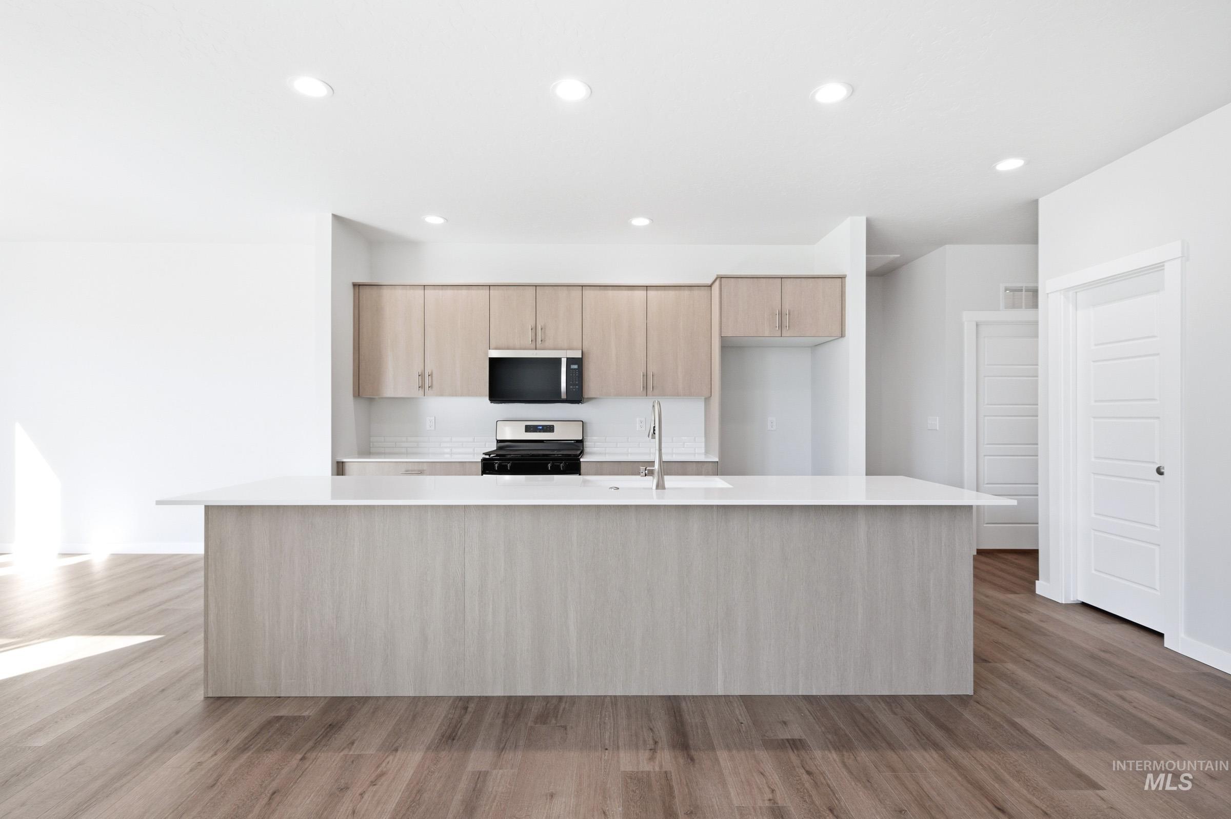 8381 E Cool River Lp