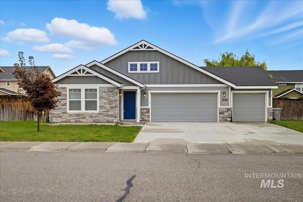 Photo of 730 SE Huebert St, Mountain Home, ID 83647 (MLS # 98964131)