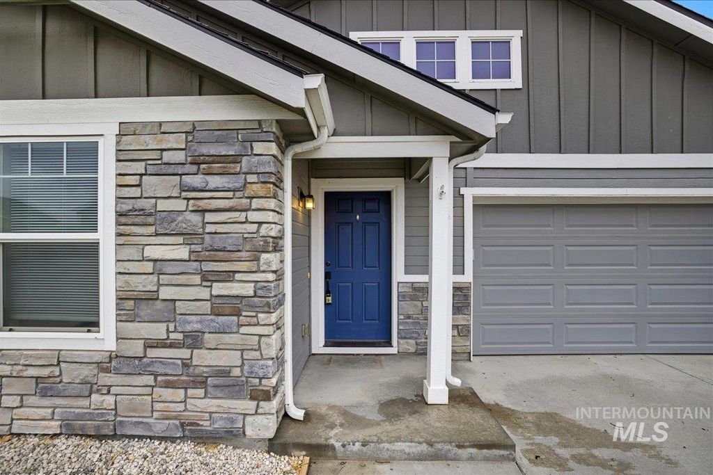 Photo of 730 SE Huebert St, Mountain Home, ID 83647 (MLS # 98964131)