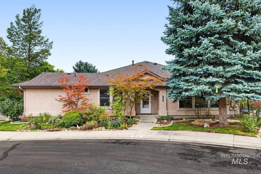 Photo of 4854 Lakeview Place, Garden City, ID 83714 (MLS # 99001404)