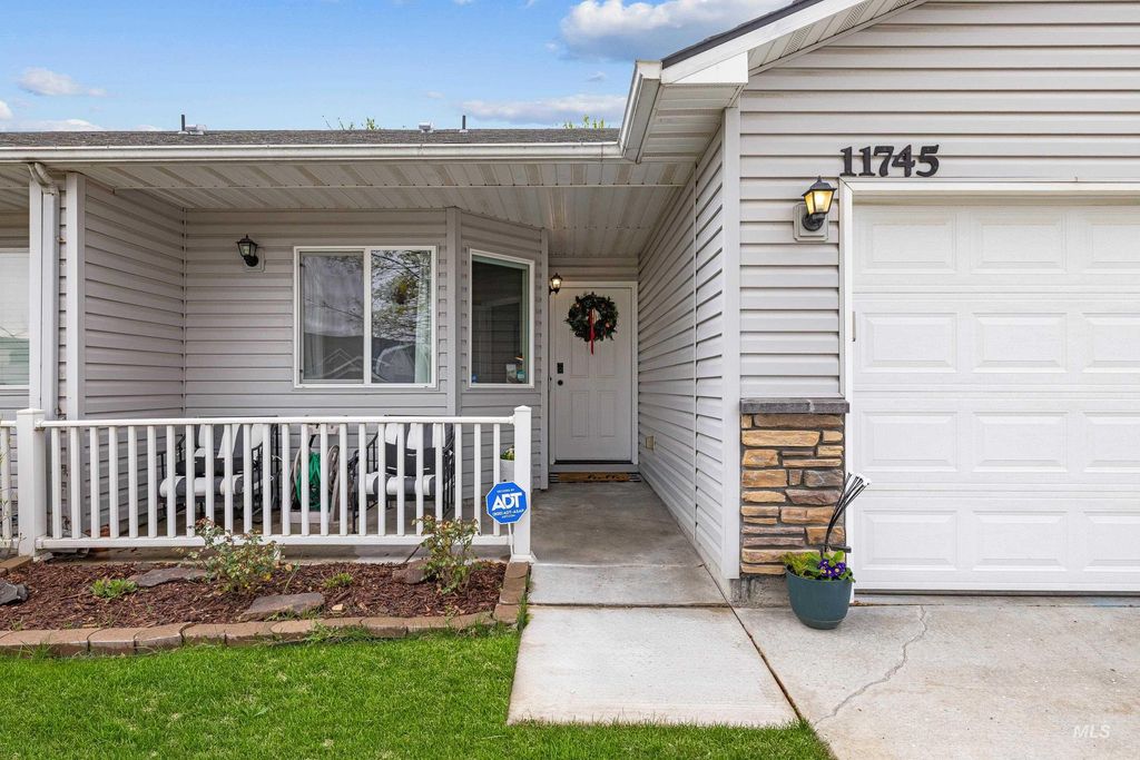 Photo of 11745 W Blueberry Ave, Nampa, ID 83687 (MLS # 98980556)