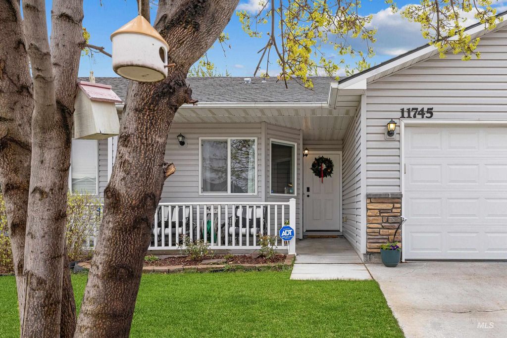 Photo of 11745 W Blueberry Ave, Nampa, ID 83687 (MLS # 98980556)