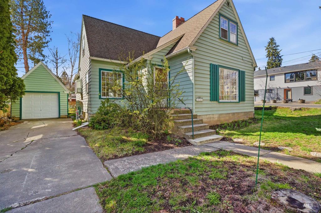 Photo of 1117 E 6th St, Moscow, ID 83843 (MLS # 98979841)