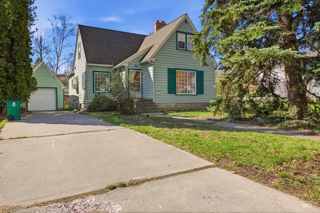 Photo of 1117 E 6th St, Moscow, ID 83843 (MLS # 98979841)