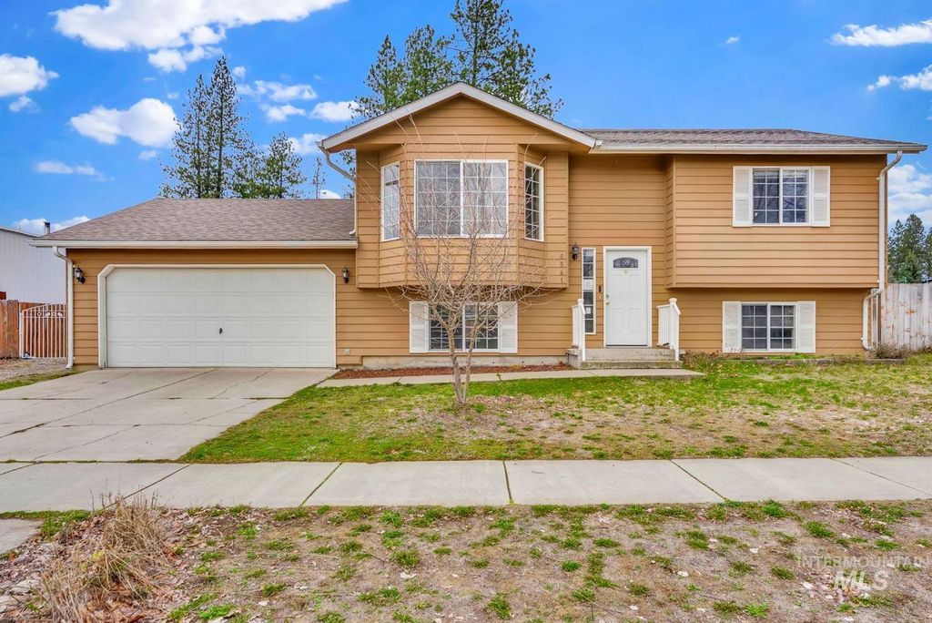 Photo of 8561 W Nebraska Street, Rathdrum, ID 83858 (MLS # 98980754)