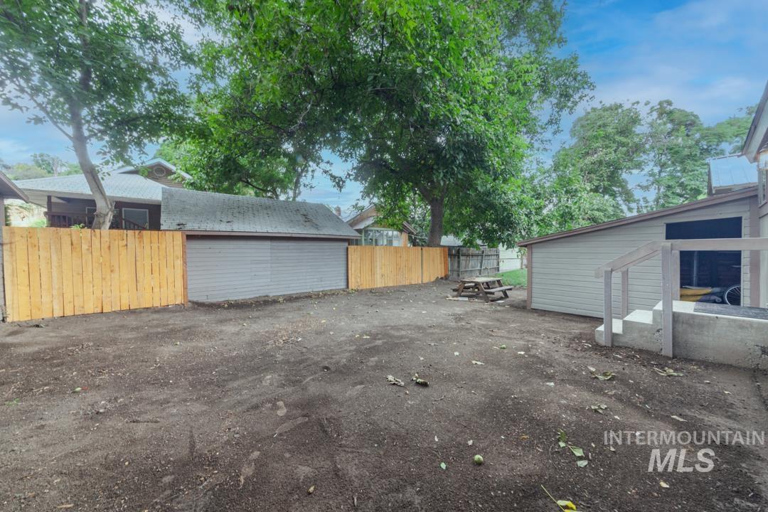 View of yard with an outbuilding