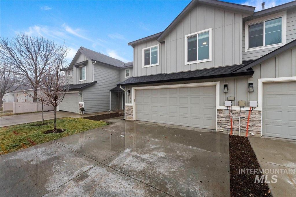 Photo of 975 W Apple Pine St, Meridian, ID 83646 (MLS # 98971945)