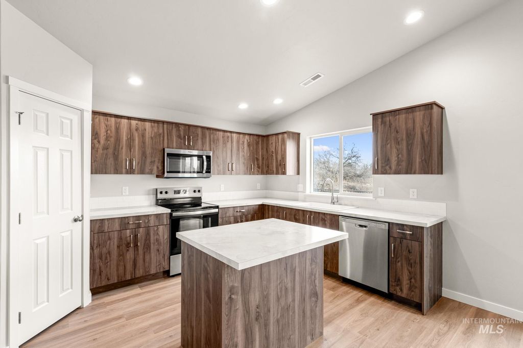 Photo of 7047 E Amber Springs St, Nampa, ID 83687 (MLS # 98979341)