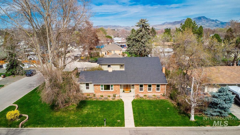 Photo of 1102 E 1st St, Emmett, ID 83617 (MLS # 98979222)