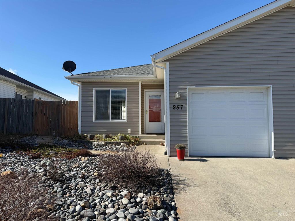 Photo of 257 Pintail Ln, Moscow, ID 83843 (MLS # 98977429)