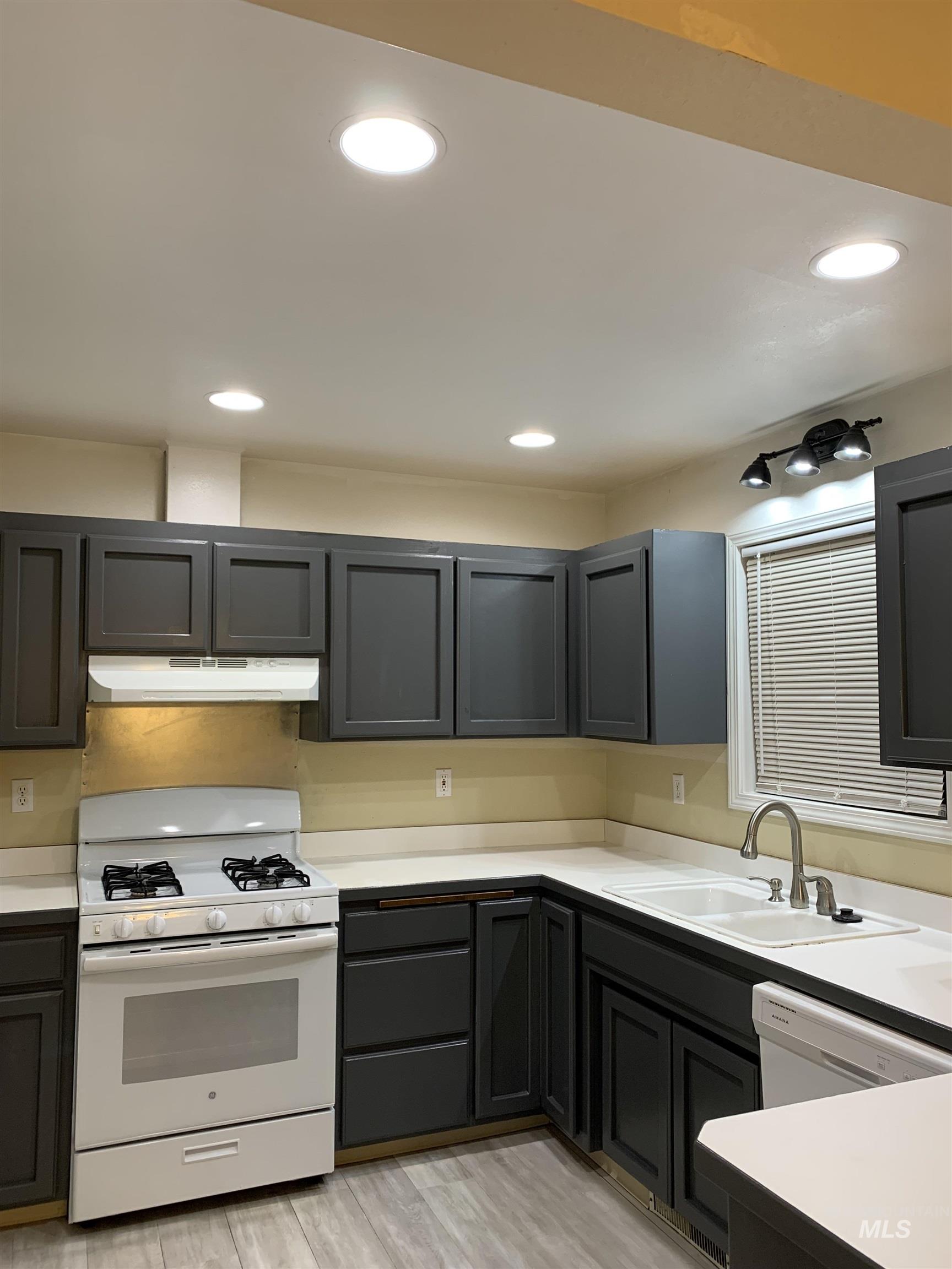 Weiser, Idaho 83672, United States, 3 Bedrooms Bedrooms, ,2 BathroomsBathrooms,Residential,Pending,34807