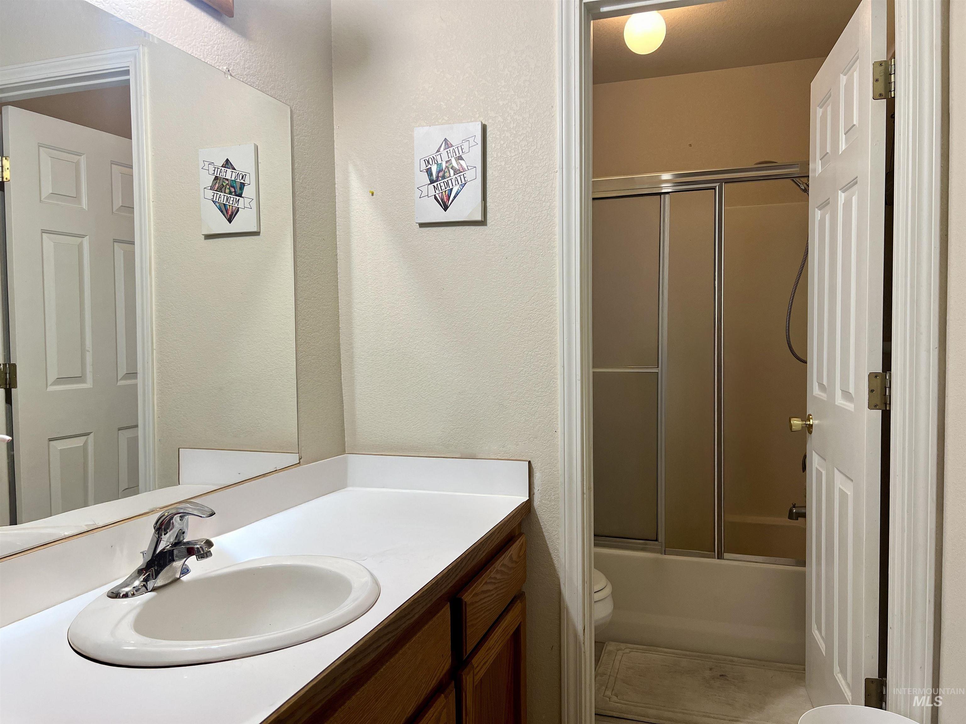 Weiser, Idaho 83672, United States, 3 Bedrooms Bedrooms, ,2 BathroomsBathrooms,Residential,Pending,34807