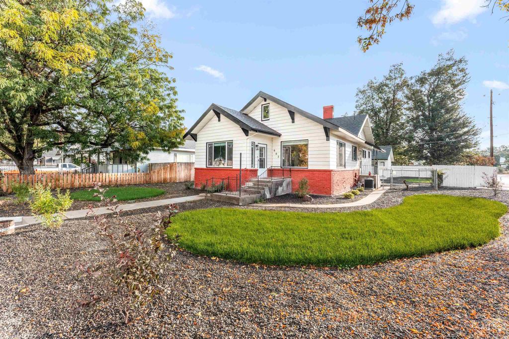Photo of 602 N 5th St, Parma, ID 83660 (MLS # 98963534)