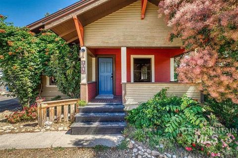 Photo of 1015 E Logan St, Caldwell, ID 83605 (MLS # 98968781)