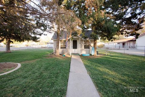 110 S 11th East Mountain Home ID 83647