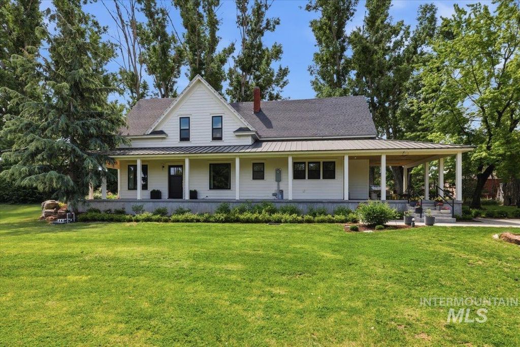 Photo of 1811 W Greenhurst Rd, Nampa, ID 83686 (MLS # 98986044)