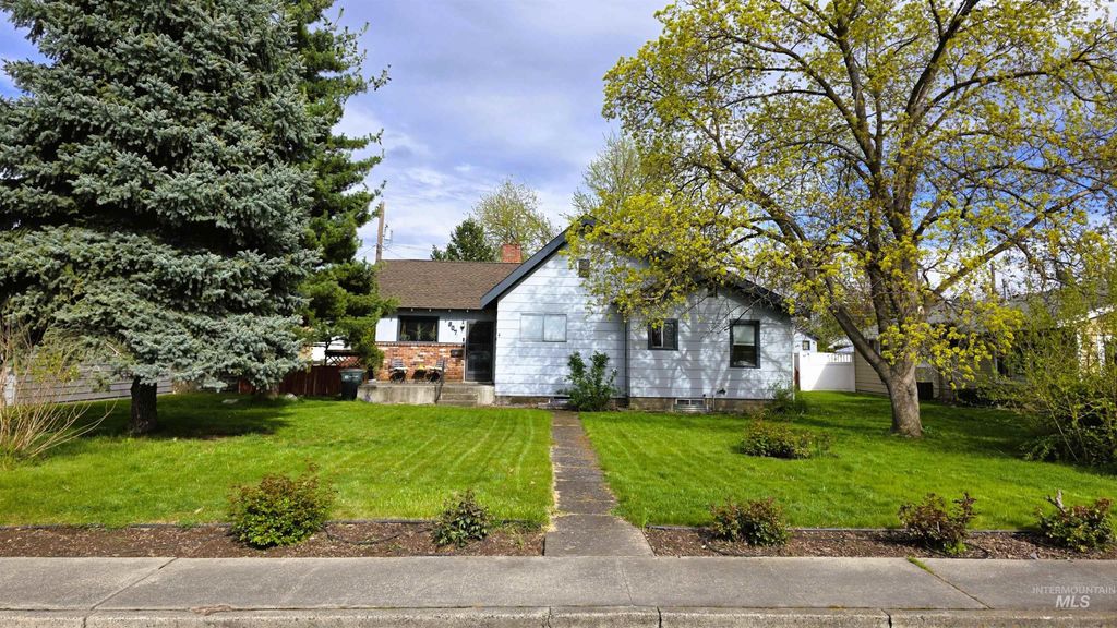 Photo of 607 Burns Street, Clarkston, WA 99403 (MLS # 98982550)