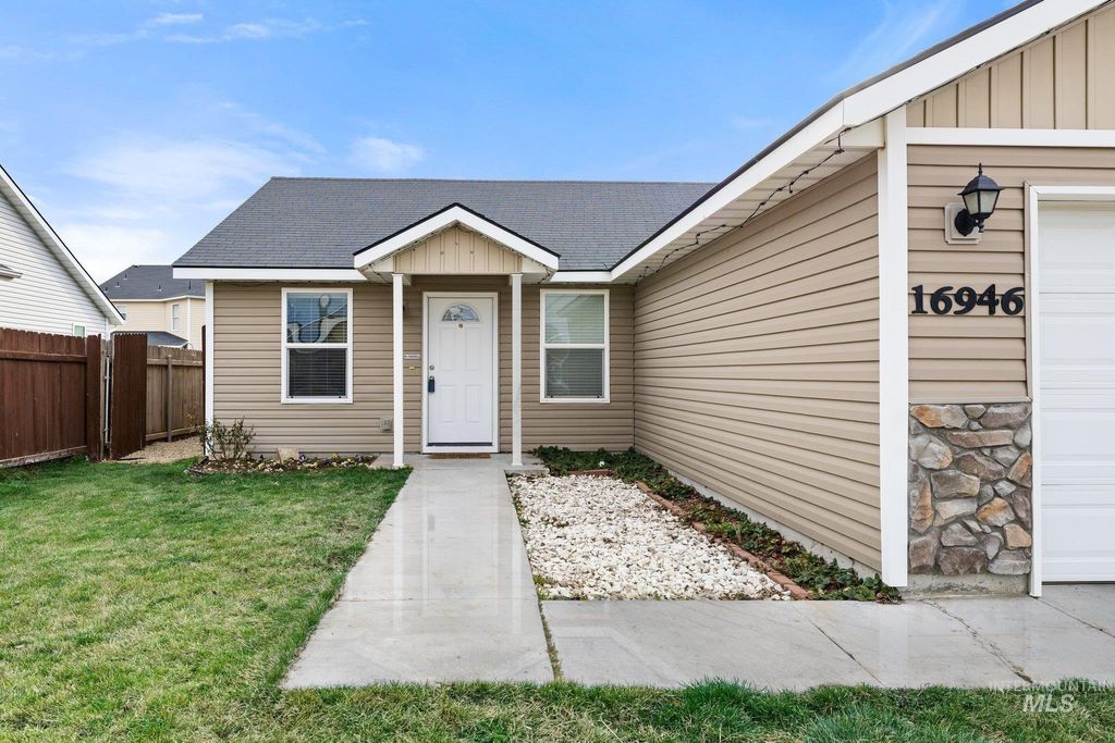 Photo of 16946 Bastian Ave, Caldwell, ID 83607 (MLS # 98978725)