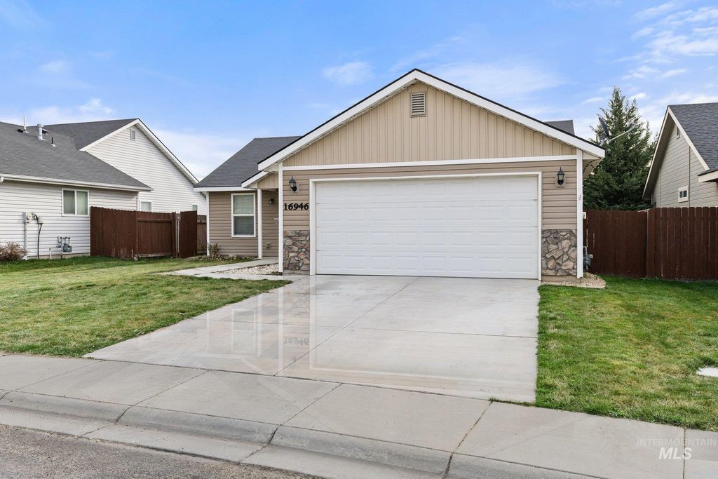 Photo of 16946 Bastian Ave, Caldwell, ID 83607 (MLS # 98978725)