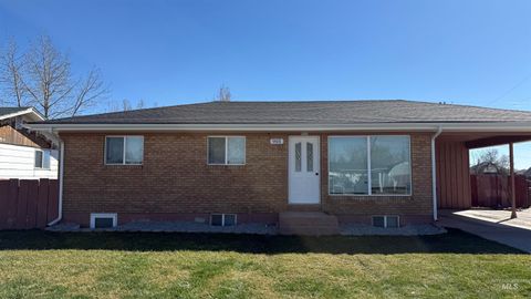 Photo of 905 15th Drive, Rupert, ID 83350 (MLS # 98978977)