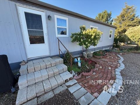 23 E 5th Glenns Ferry ID 83623